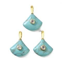 Turquesa Sintético Colgantes de color turquesa sintéticas teñidas, con detalles de latón dorado micro pavé de circonita cúbica transparente, dije en forma de abanico, 26~27.5x20~20.5x7.5~8 mm, agujero: 5x3 mm