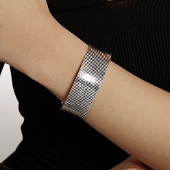 Платина Браслеты-манжеты в этническом стиле для женщин, платина, внутренний диаметр: 2.44 дюйм (6.2 см)