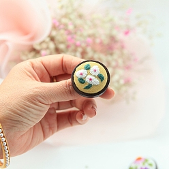 White Flower Pattern Handmade Embroidery DIY Creative Brooch Jewelry Sets, Cartoon Cute Badge Accessories, Children's Couple Gifts Souvenirs, White, 35mm