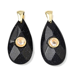 Синий Драгоценный Камень Синтетический синий авантюрин подвески, Граненые подвески в форме капли с фурнитурой из прозрачных кубических цирконий, инкрустированной латунью методом микропаве., золотые, стойки покрытие, 25x13.5x8 мм, отверстие : 4x4 мм