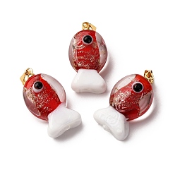 Красный Подвески лэмпворк ручной работы, рыбы прелести, с реечной накладкой из латуни с золотистым напылением, долговечный, красные, 23~23.5x12~13x8~10 мм, отверстие : 4.4x3.8 мм