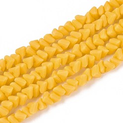 Золотистый Матовые непрозрачные стеклянные бусы пряди, треугольные, граненые, золотые, 3~3.5x4~4.5x4~4.5 мм, отверстие : 0.8 мм, около 121~131 шт / нитка, 14.37~15.35 дюйм (36.5~39 см)