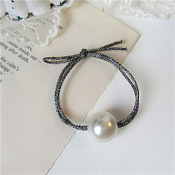 Silver disc Corbata de pelo de perla de círculo geométrico - diseño minimalista, elegante accesorio para el cabello para mujer.