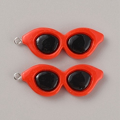Красный Непрозрачные подвески смолы, солнцезащитные очки прелести, с платиновыми тоновыми железными петлями, красные, 45x16x4 мм, отверстие : 2 мм
