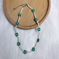 Green Fashionable Glass Bead Necklace - Simple, Elegant, Versatile, Collarbone Chain for Women.