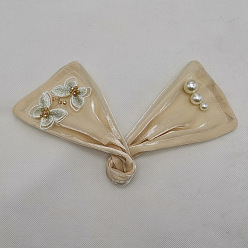 off-white Chignon en tissu de luxe avec dentelle, papillon, accessoires en cristal et perles