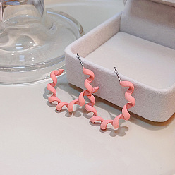 E0000-8 Pink Twist Серьги-кольца С-образной формы с росписью макаронами в стиле ретро для женщин