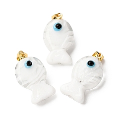 Белый Подвески лэмпворк ручной работы, рыбы прелести, с реечной накладкой из латуни с золотистым напылением, долговечный, белые, 23~23.5x12~13x8~10 мм, отверстие : 4.4x3.8 мм