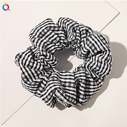 B193 Dashed Stripe - Black Милая полосатая резинка для волос – просто, , и очаровательный аксессуар для волос.