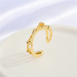 Diamond and pearl ring Geometric Gold Ring with Hollow-out Design and Diamond Inlay Chain Wrap