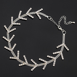 white Diamond-studded Fishbone Pendant Collar Necklace for Fashionable Trendsetters