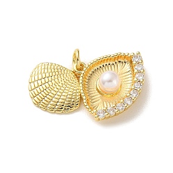 Настоящее золото 18K Латунные микропаве прозрачные кубические циркониевые подвески, с абс пластмассовыми жемчужными бисером, без кадмия и без свинца, долговечный, стойки покрытие, подвески в форме ракушек, реальный 18 k позолоченный, 14~16x14~19x1.5~1.5 мм, отверстие : 3 мм
