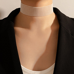 4274 Chic Wide Geometric Pearl Necklace for Women - Elegant Minimalist Neck Chain Accessory