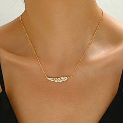 Настоящее золото 18K Модные винтажные латунные ожерелья с подвеской в виде пера из прозрачного кубического циркония с микропаве, простой и элегантный, реальный 18 k позолоченный, 17.32 дюйм (44 см)