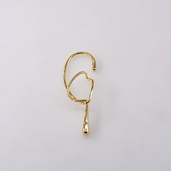 right side of the golden single Geometric Exaggerated Ear Clip - Minimalist, European and American, Cold Wind, Non-pierced Ear Decoration.