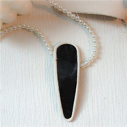 Black water droplet Pince à cheveux rétro en cuir pu noir mat avec un design minimaliste et un fermoir à frange