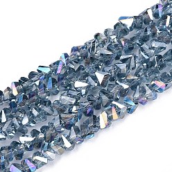 Стально-синий Гальванизируйте прозрачное стекло бисер нитей, треугольные, с покрытием AB цвета, граненые, стальной синий, 3~3.5x4~4.5x4~4.5 мм, отверстие : 0.8 мм, около 121~131 шт / нитка, 14.37~15.35 дюйм (36.5~39 см)