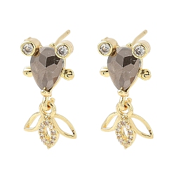Серый Серьги-гвоздики в форме рыбок из латуни с микропаве из кубических цирконий, со стеклом, стойки покрытие, золотые, серые, 20.5x10.5 мм