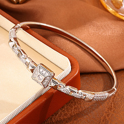 Платина Браслеты из латуни с прозрачными кубическими циркониями для женщин., квадратный, платина, внутренний диаметр: 2.36x1.97 дюйм (6x5 см)