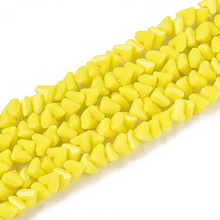 Шампанско-Желтый Непрозрачное стекло бисер нитей, треугольные, граненые, шампанское желтый, 3~3.5x4~4.5x4~4.5 мм, отверстие : 0.8 мм, около 121~131 шт / нитка, 14.37~15.35 дюйм (36.5~39 см)