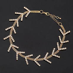 golden Diamond-studded Fishbone Pendant Collar Necklace for Fashionable Trendsetters