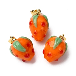 Оранжево-Красный Подвески лэмпворк ручной работы, клубника, с реечной накладкой из латуни с золотистым напылением, долговечный, оранжево-красный, 17.5~19.5x12~13 мм, отверстие : 4.5x3.5 мм