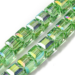 Vert Clair Perles en verre electroplate, demi arc-en-ciel plaqué, facette, cube, vert clair, 7~7.5x7~7.5x7~7.5mm, Trou: 1mm