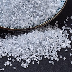 (DB0677) Светло-Серый Шелково-атласный Бусины miyuki delica, цилиндр, японский бисер, 11/0, (дБ 0677) светло-серый шелковый атлас, 1.3x1.6 мм, отверстие : 0.8 мм, Около 2000 шт / 10 г