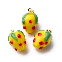 Желтый Подвески лэмпворк ручной работы, клубника, с реечной накладкой из латуни с золотистым напылением, долговечный, желтые, 17.5~19.5x12~13 мм, отверстие : 4.5x3.5 мм