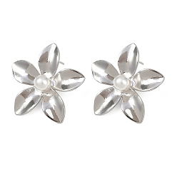 Платина Серьги-гвоздики в виде цветка из латуни, с абс пластмассовой имитационной жемчужиной, стойки покрытие, долговечный, без кадмия и без свинца, платина, 30.5x32 мм