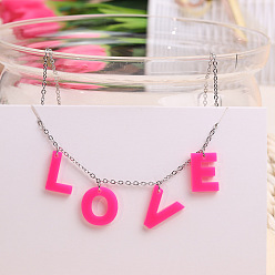 Rose Foncé Saint-Valentin acrylique mot amour charmes bavoirs colliers, avec des chaînes en acier inoxydable, rose foncé, 15.75~17.72 pouce (40~45 cm)