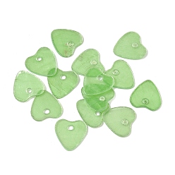 Бледно-Зеленый Подвески в форме сердца из натуральных ракушек капиз, окрашенные распылением, бледно-зеленый, 11.5x11.5x0.5 мм, отверстие : 1.6 мм