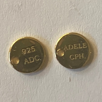 Pendentifs en acier inoxydable à placage ionique (IP), plat rond avec mot adele cph & 925 adc