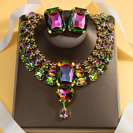 Прямоугольные латунные ожерелья с подвесками и серьги-гвоздики со стразами