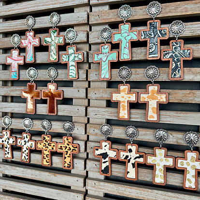 Серьги-гвоздики в виде пасхального креста, с фурнитурой для сережек из сплава, платина