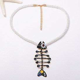 Collier pendentif en alliage émaillé à motif arête de poisson, cordon en polyester torsadé, idéal pour les femmes, parfait pour l'été et les vacances., or