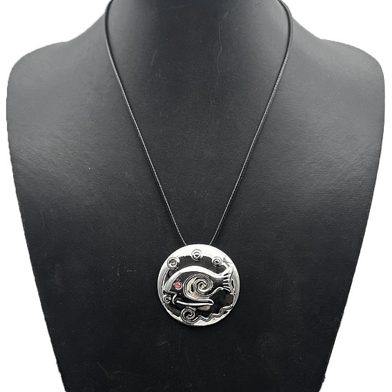 Ожерелье из сплава с подвеской в виде круглого сердца с цветком любви и рыбой