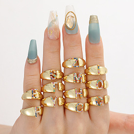 Браслет-манжета из латуни с микропаве и цветными кубическими циркониями, открытые кольца., буквы, золотые