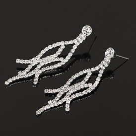 Sparkling Bridal Earrings with Tassels and Diamonds - Statement Jewelry for Glamorous Look