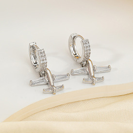 Серьги-кольца в форме самолета из латуни с прозрачным кубическим цирконием