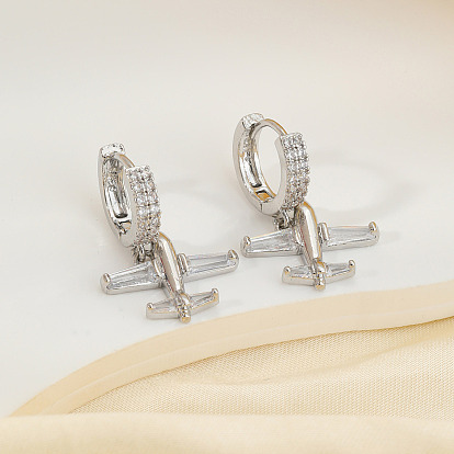 Серьги-кольца в форме самолета из латуни с прозрачным кубическим цирконием