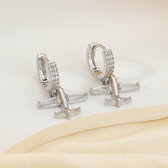 Серьги-кольца в форме самолета из латуни с прозрачным кубическим цирконием