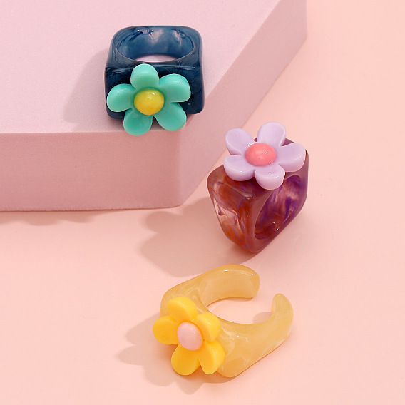 Vintage Resin Ring with Acrylic Inlaid Gemstone - Cute and Playful Design.