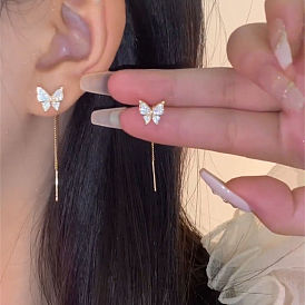 Pendientes de hilo de oreja con borla de mariposa - elegantes, flequillo largo, cara adelgazante, delicadas joyas para las orejas.