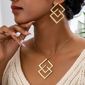 Комплект из ожерелья с подвеской в виде ромба и серег-гвоздиков из сплава