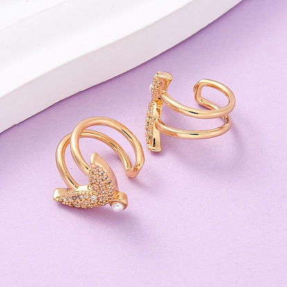 Серьги-каффы из латуни с микропаве из прозрачных кубических цирконий в форме рыбьего хвоста, с абс пластмассовой имитационной жемчужиной