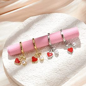 Серьги-кольца из искусственного жемчуга в форме сердца из латуни и АБС-пластика, с эмалью, стойки покрытие, долговечный, без свинца и без кадмия