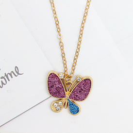 Butterfly Pendant Necklace with 3D Inlaid Rhinestones - Fashion Accessory for Trendy Outfits