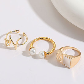 Minimalist Copper Plated 14K Gold Shell Pearl Ring for Fashionable Jewelry.