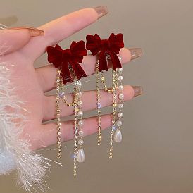 Серьги-гвоздики с кисточками и бантом из сплава со стразами, с пластиковой имитацией жемчуга и флокированием, золотые